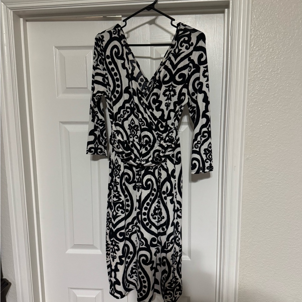 Elegant Black and White Patterned Dress (size large)